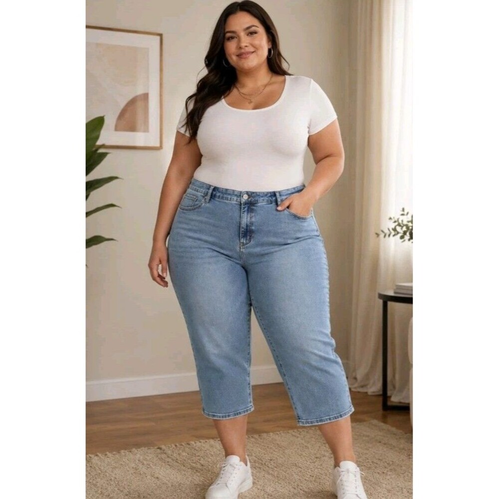 Lane Bryant Plus 30/32 52 W 22 I 35L  Denim Capri Jeans Light Wash
